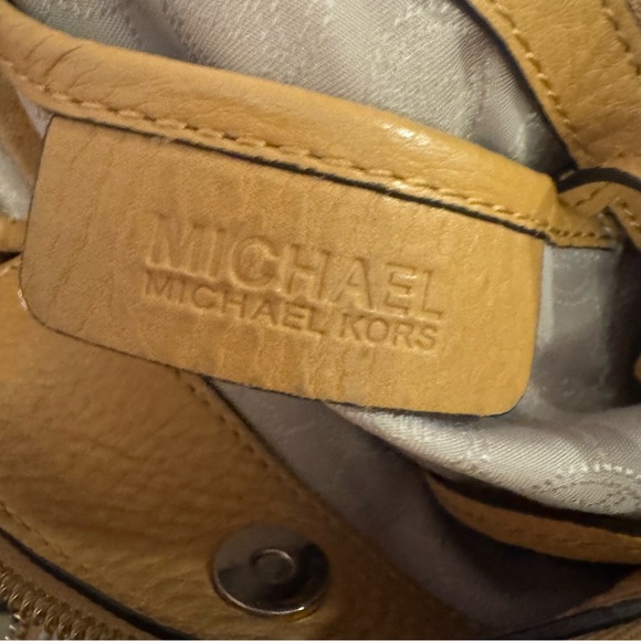 🧡 Michael Kors Soft Pebbled Leather Shoulder Hobo Bag 🧡 - Picture 5 of 5